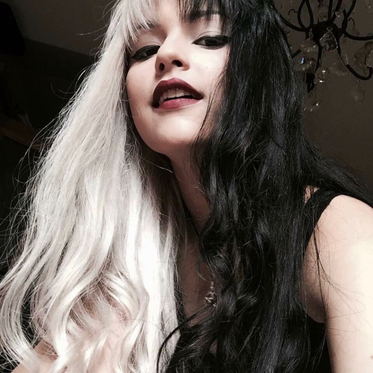 Сплит волос черный и белый