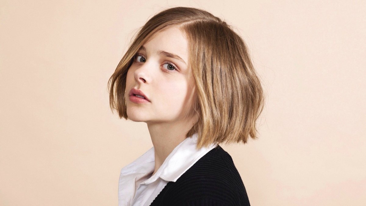 Боб каре на удлинение с прямым пробором