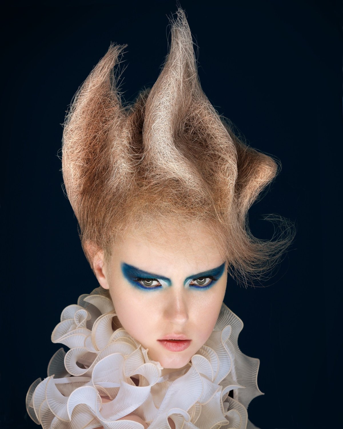 Авангардный стиль прически