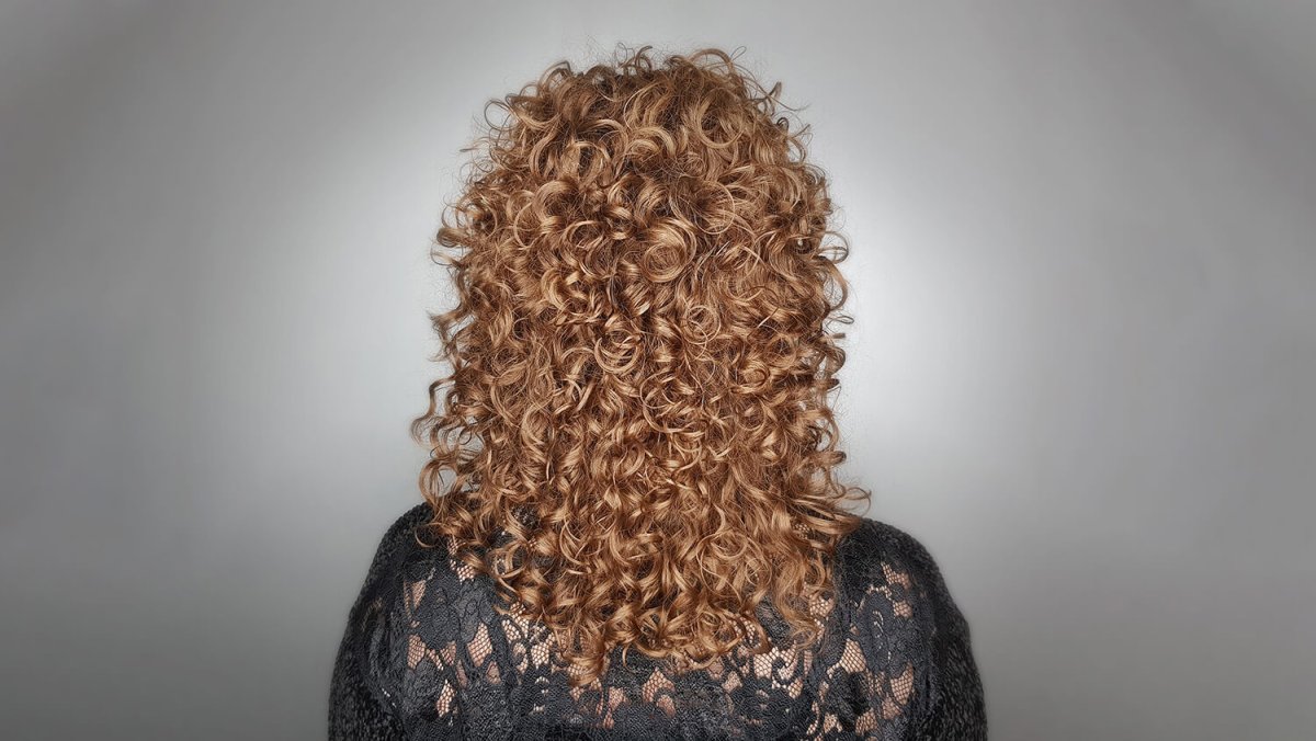 Локоны на длинные густые волосы