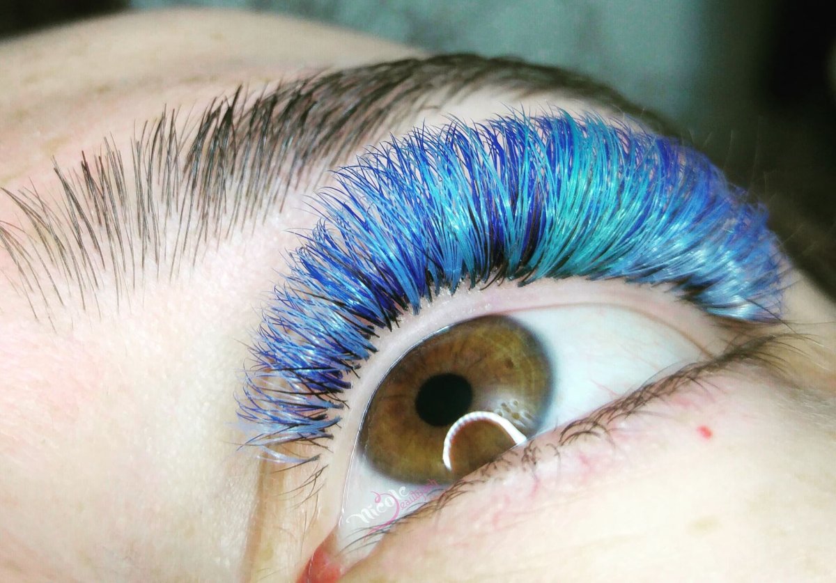 Цветное наращивание ресниц