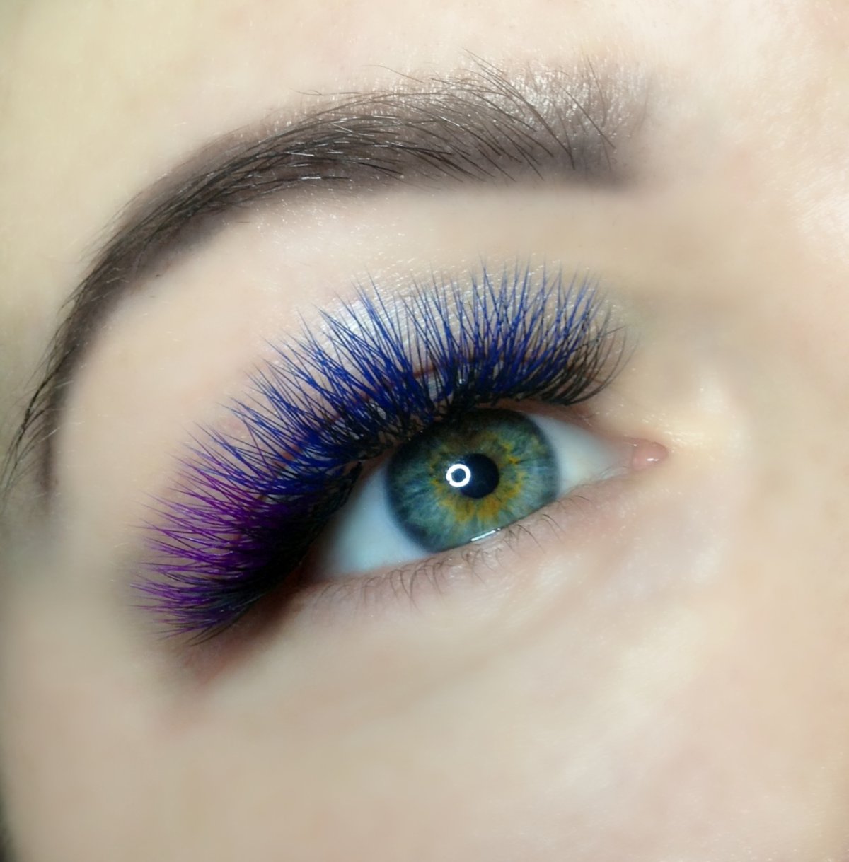 Цветные нарощенные ресницы