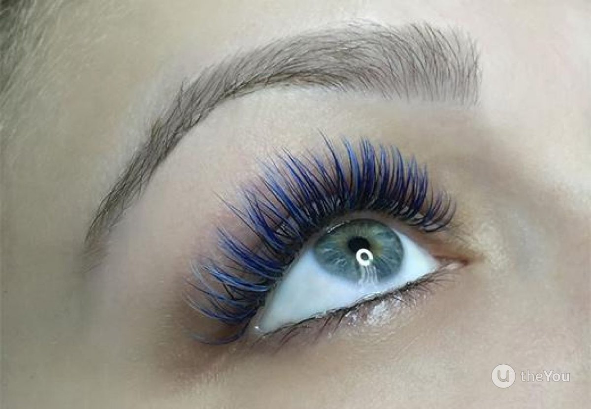Цветные нарощенные ресницы