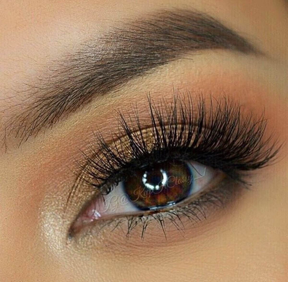 Макияж с накладными ресницами
