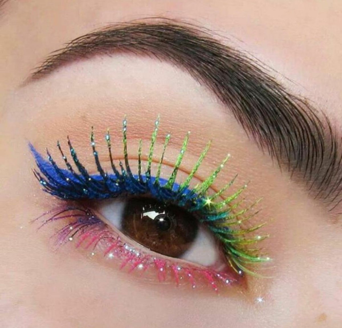 Цветное наращивание ресниц