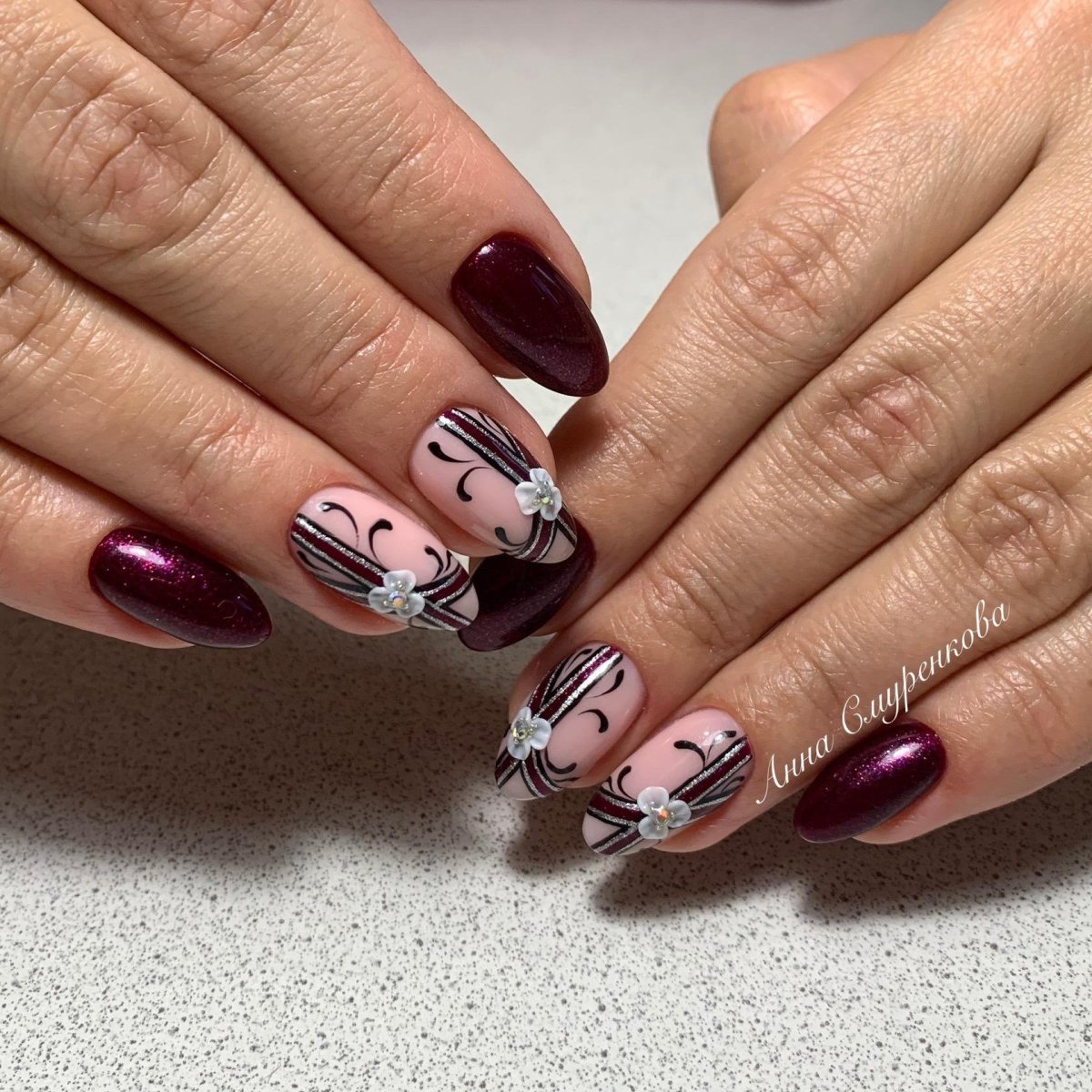 Красивый бордовый маникюр