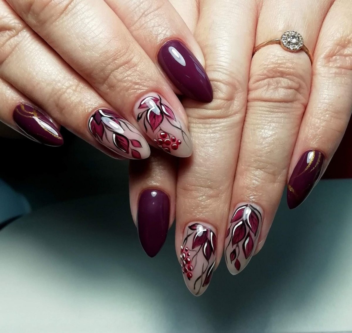 Маникюр бордо марсала