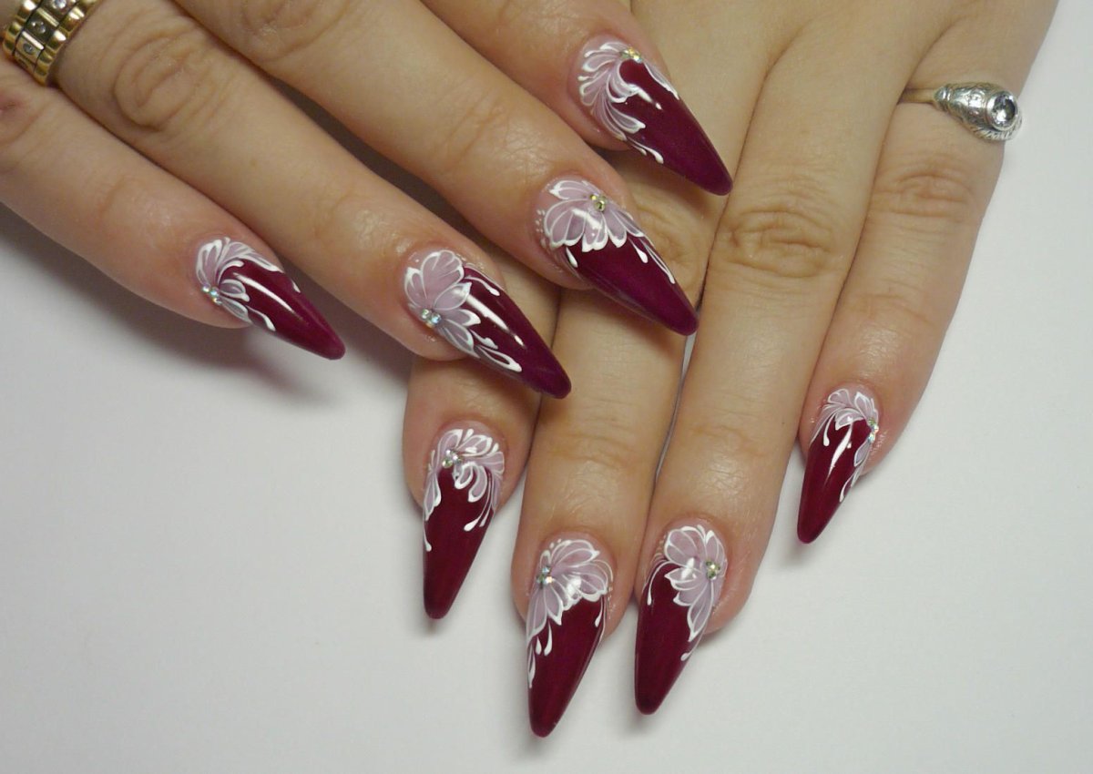 Маникюр с вишенками