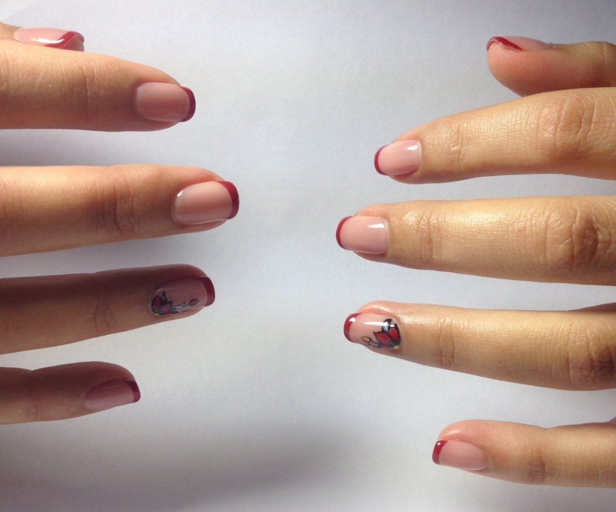 Маникюр с вишенками