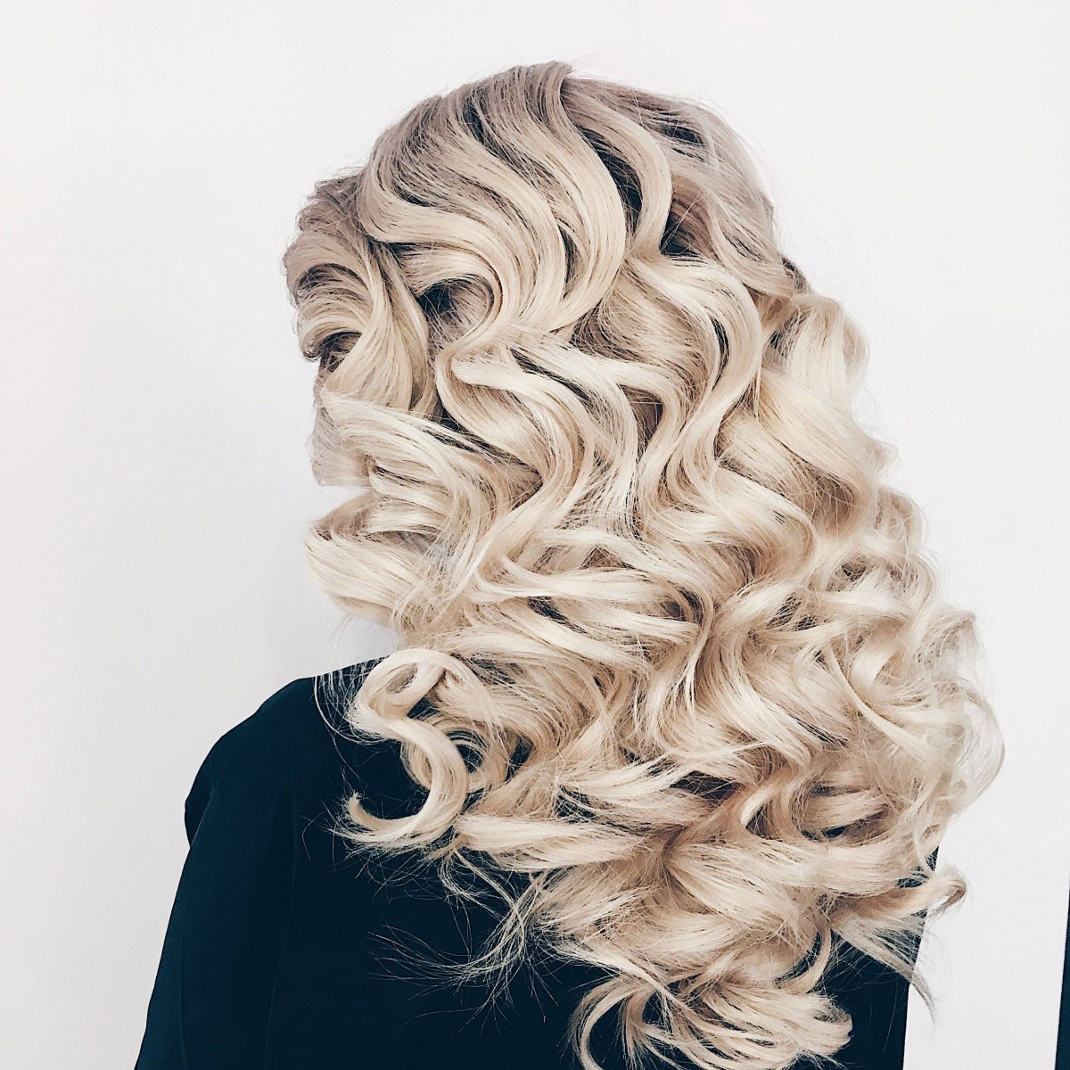 Natalie Halcro с длинными волосами