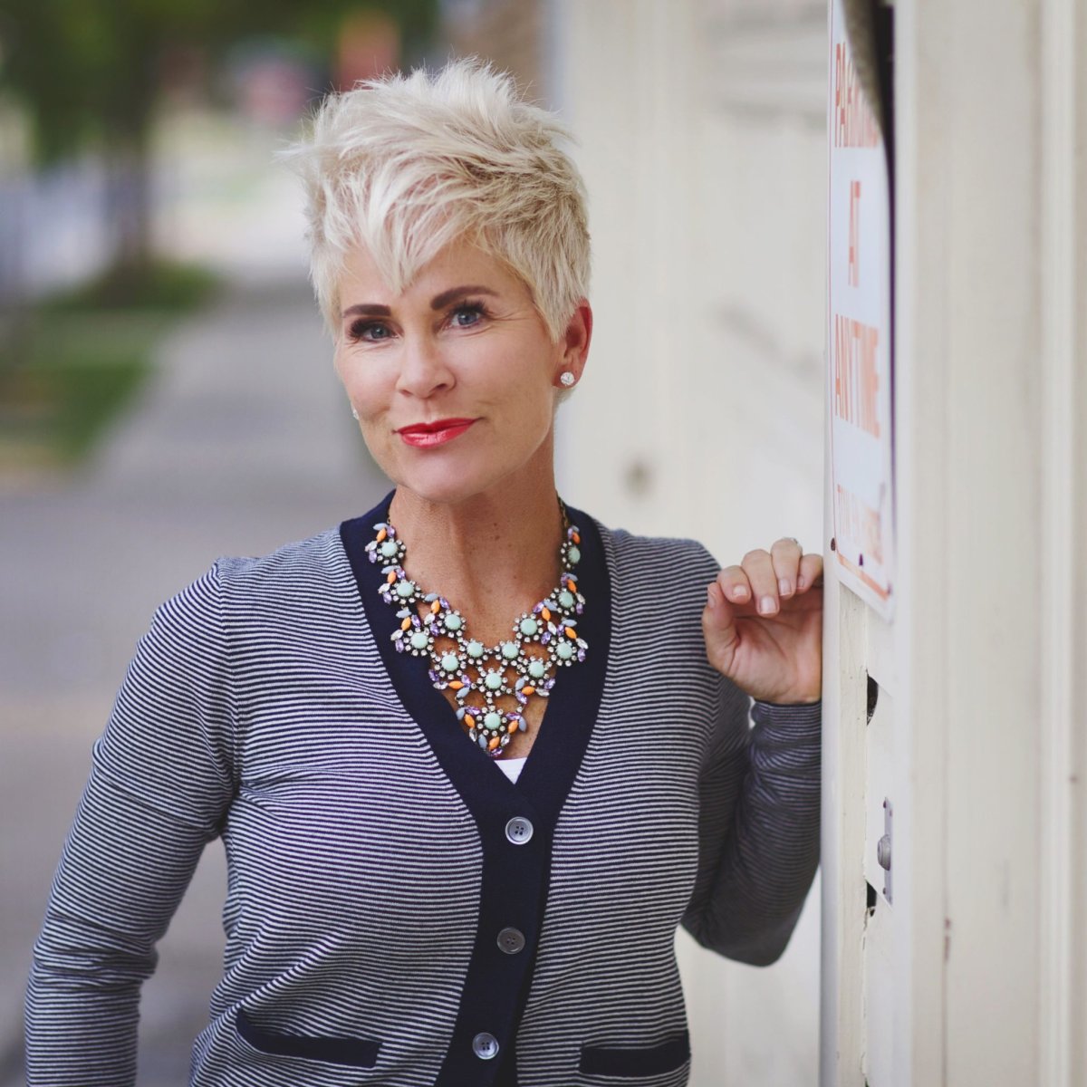 Стрижка Пикси на короткие волосы для женщин за 50 лет 2022