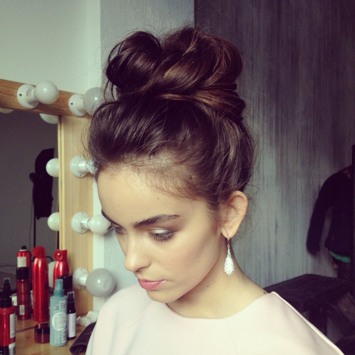 Высокий пучок на голове