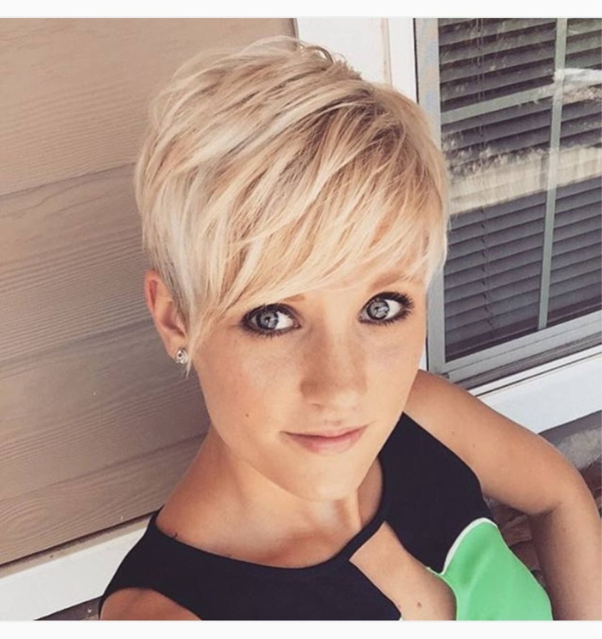 Удлиненные короткие стрижки для женщин