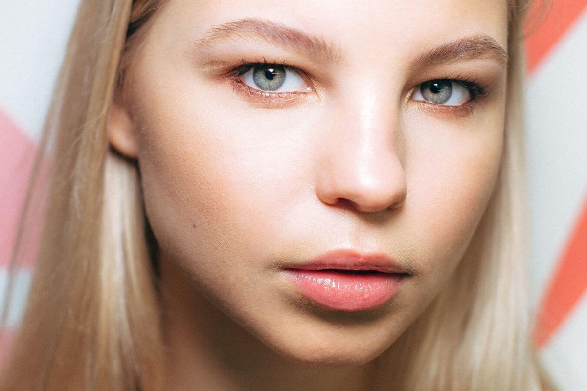 Карли Клосс нависшие веки