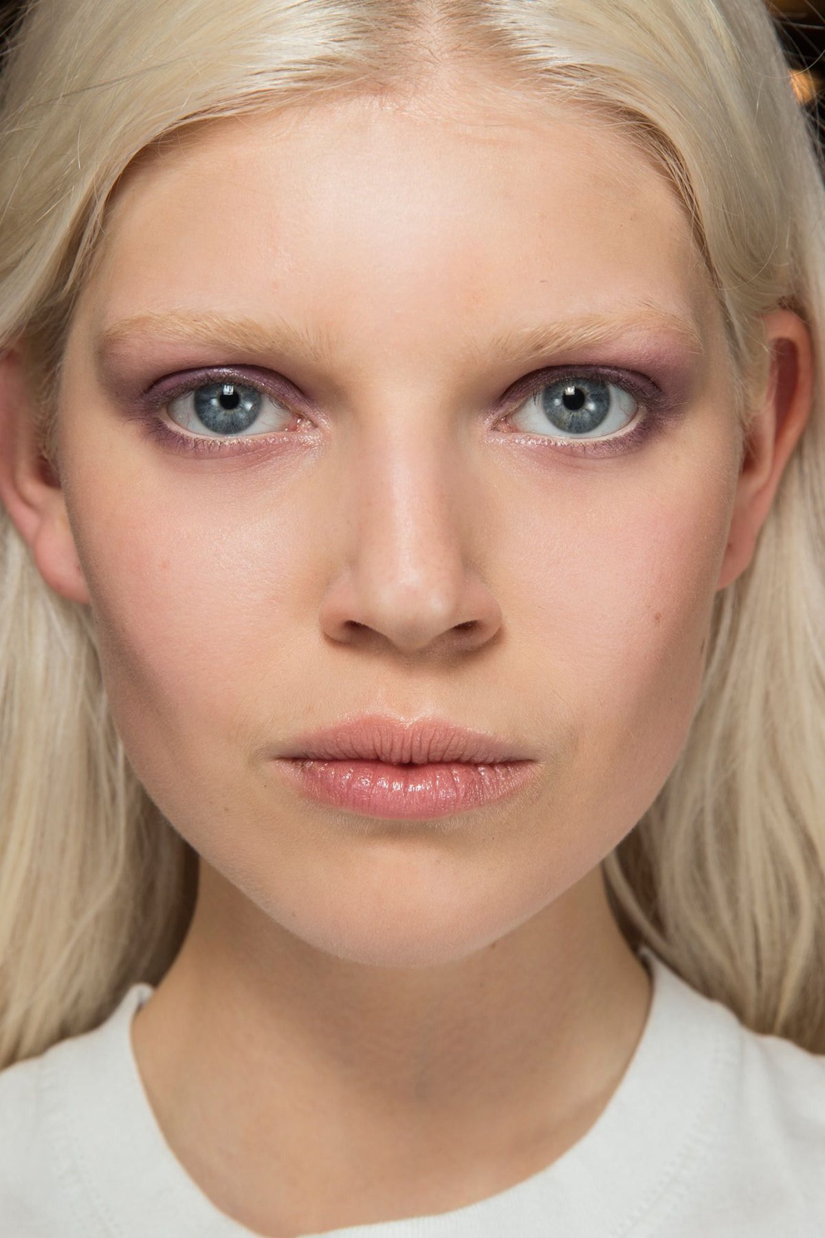 Макияж со светлыми бровями