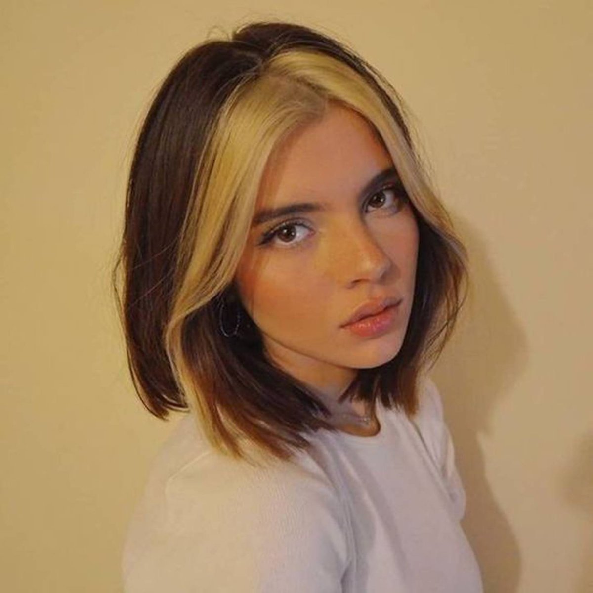 Прическа каре с осветленными прядями