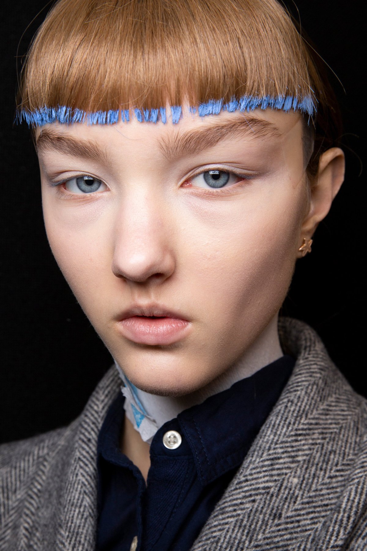 Крашенная челка в белый