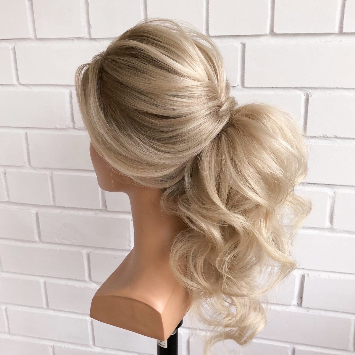 Джессика Альба низкий пучок