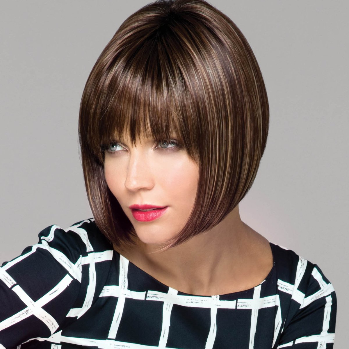 Стрижка Боб-каре с челкой на средние