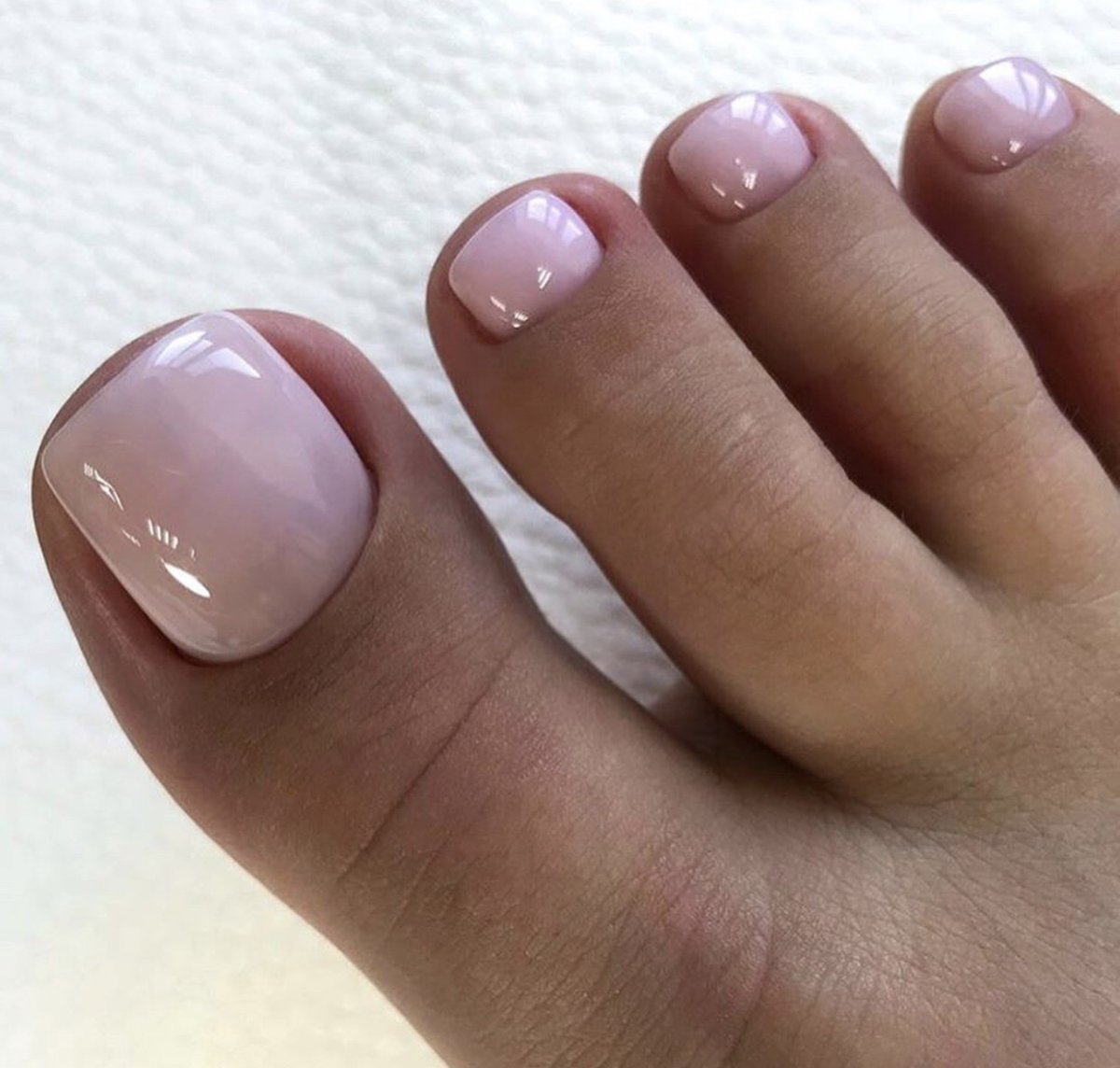 Педикюр нюд