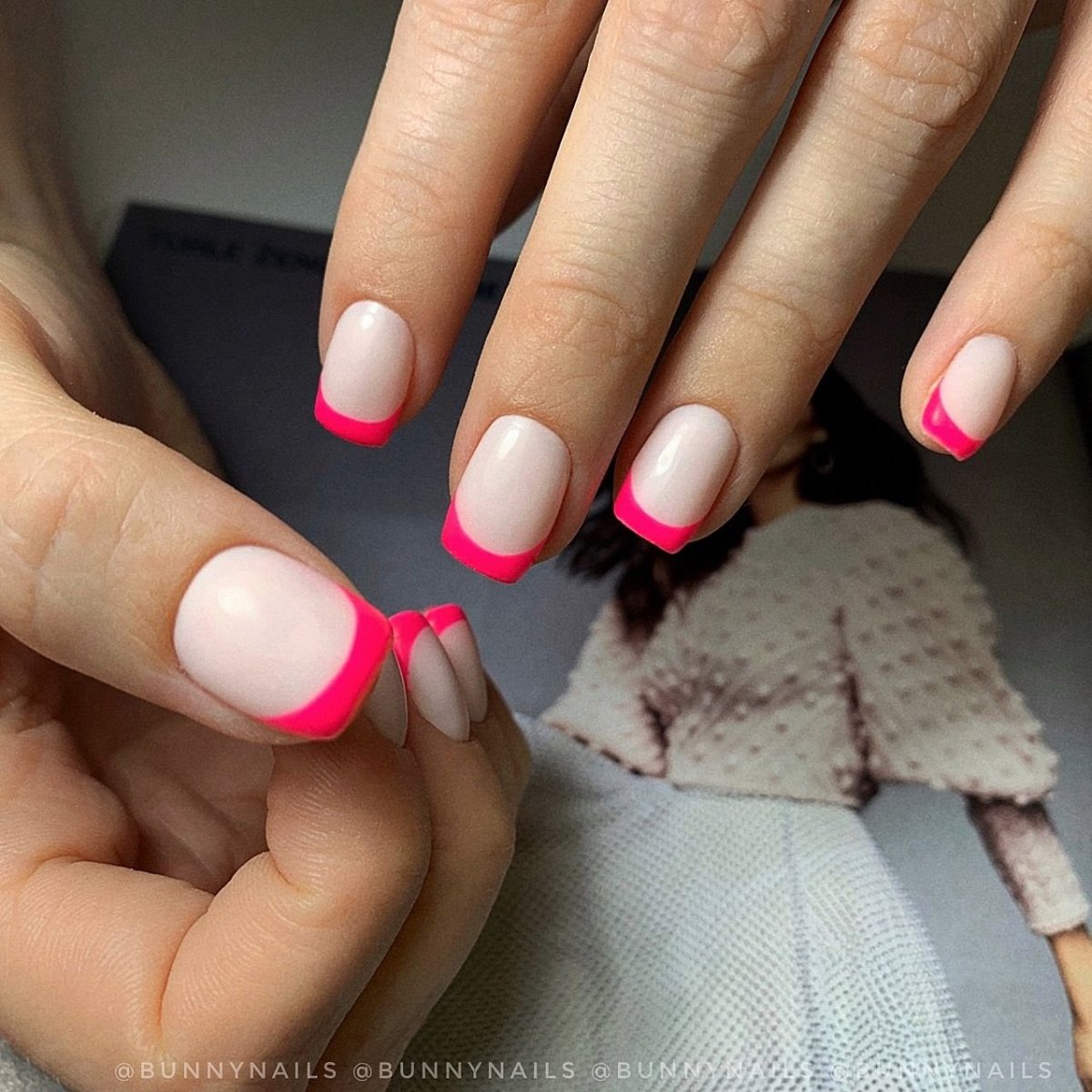 Френч неоновый розовый