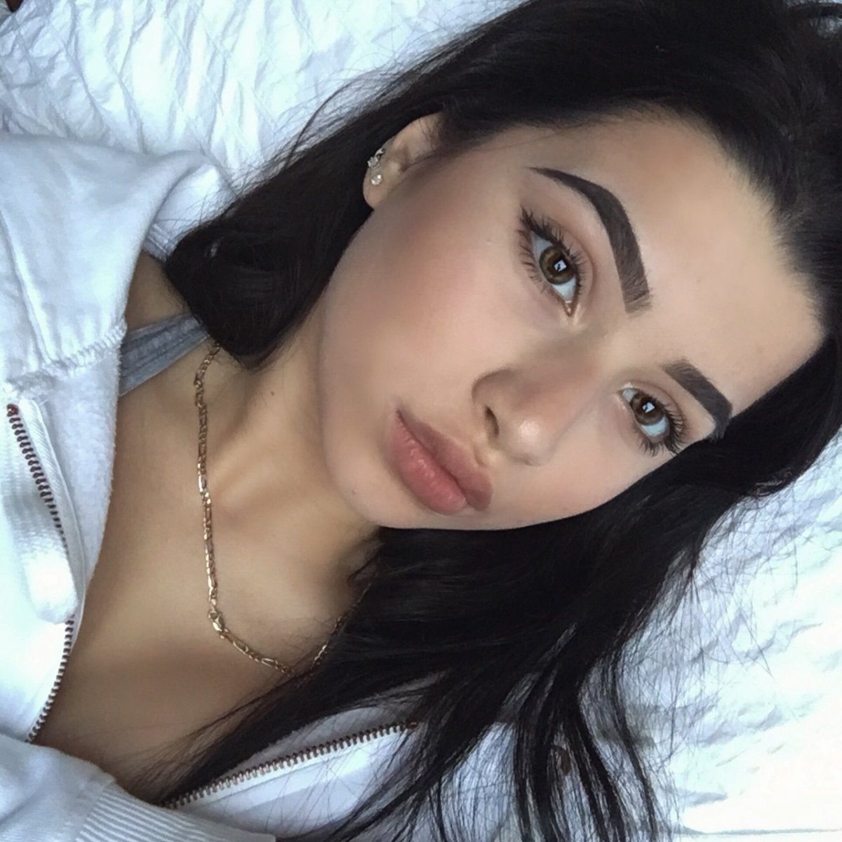 Брови кавказских девушек