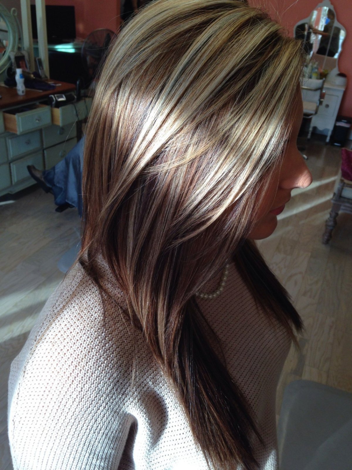 Окрашивание волос с розоватым оттенком