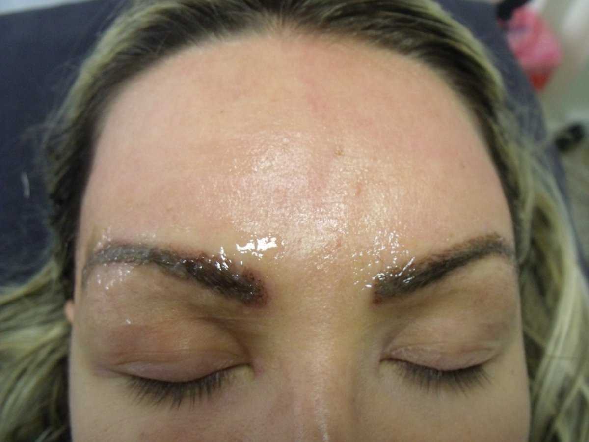 Натуральный татуаж бровей