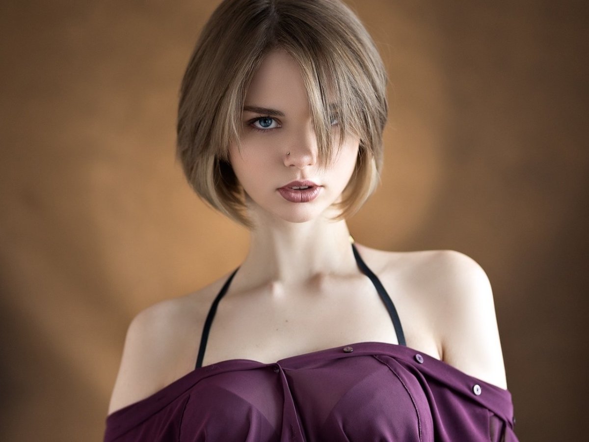 Даша Астафьева каре с прямой челкой