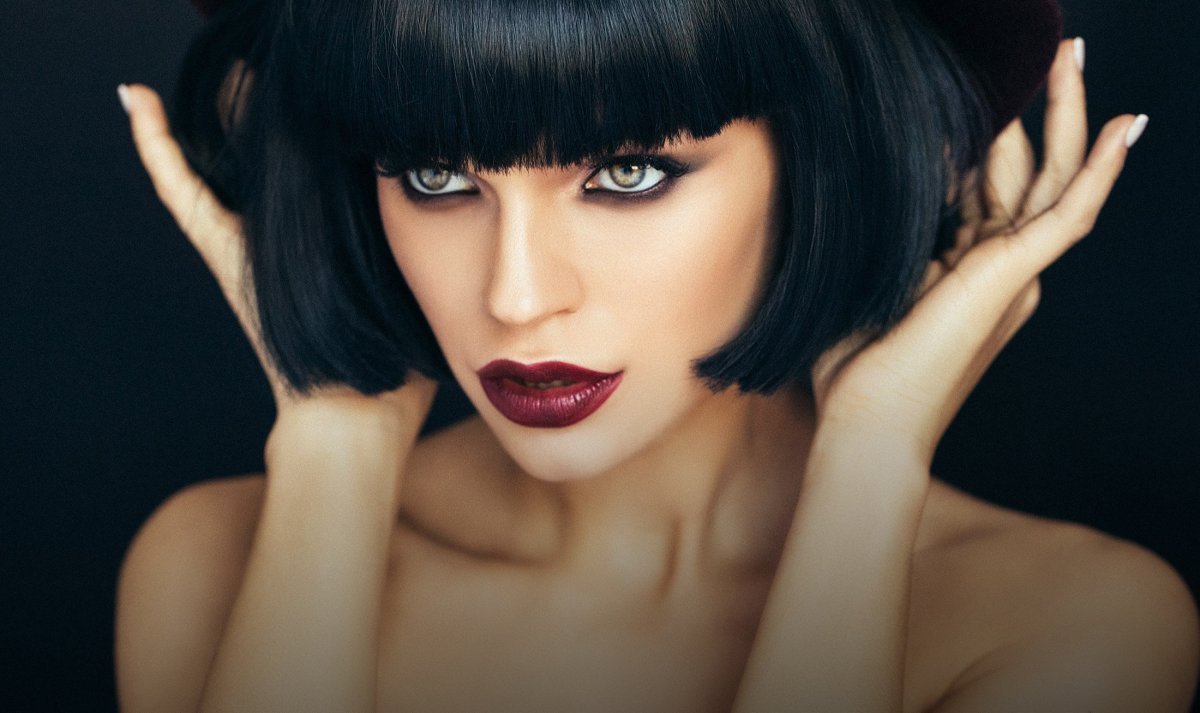 Боб каре на темные волосы с челкой