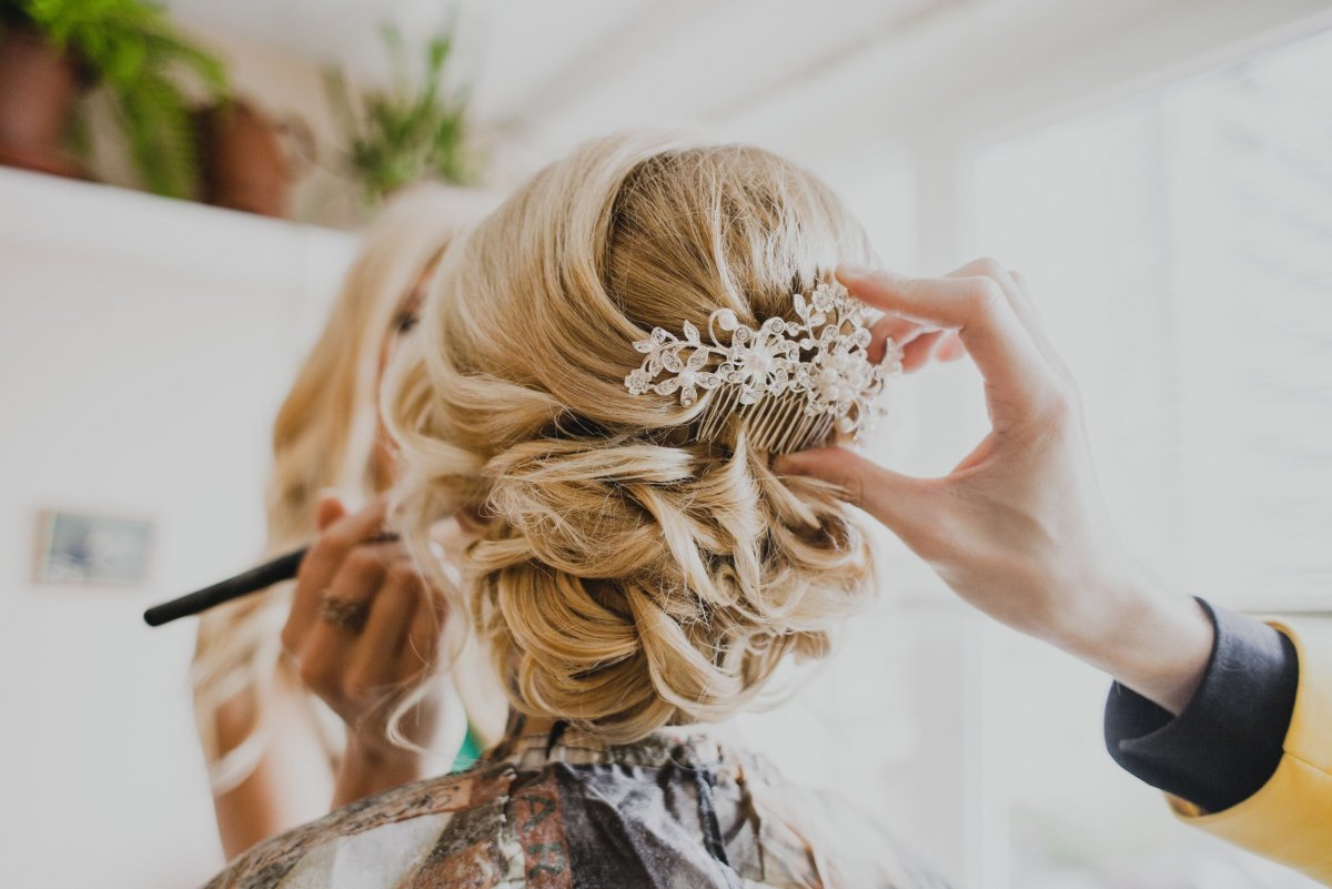 Пучок на длинные волосы