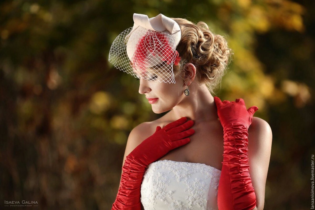 Девушка в шляпке с вуалью