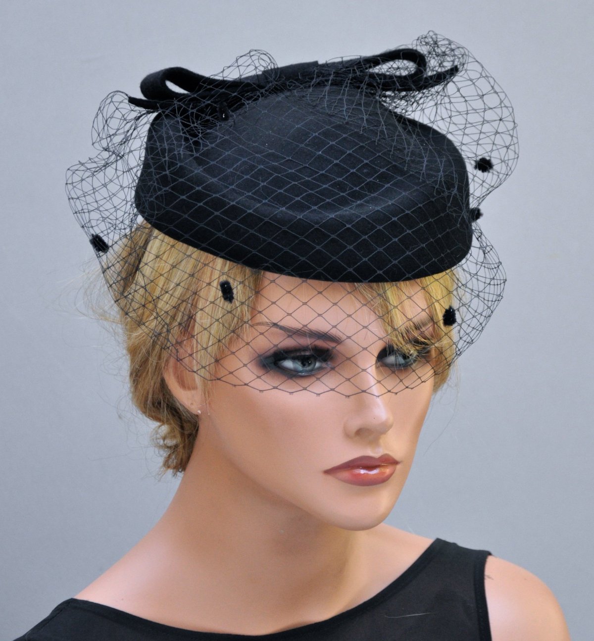 Шляпка с фатой для невесты