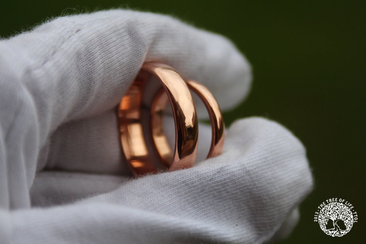 Тонкое обручальное кольцо