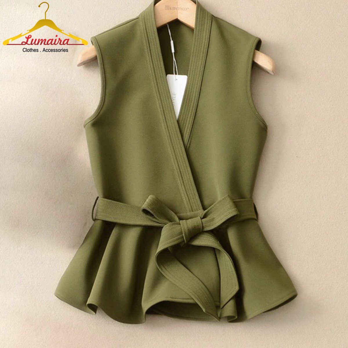 Нонна Гришаева в пальто помпа