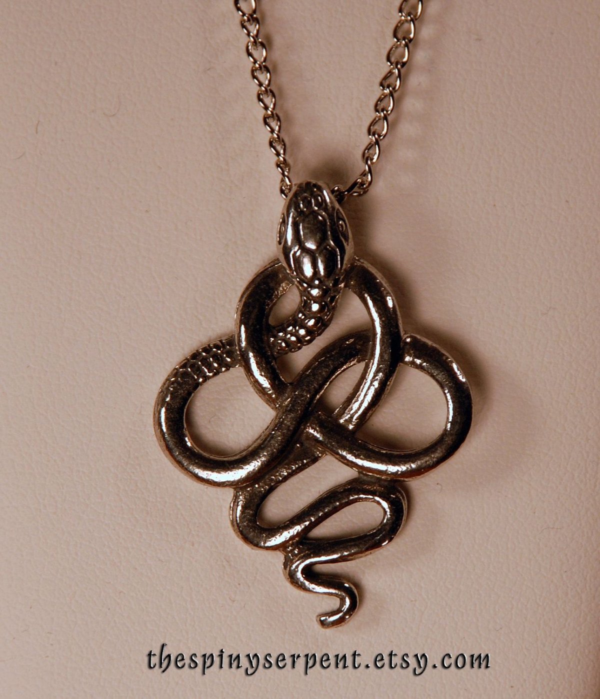 Кулон в форме змеи Ювелирное изделие