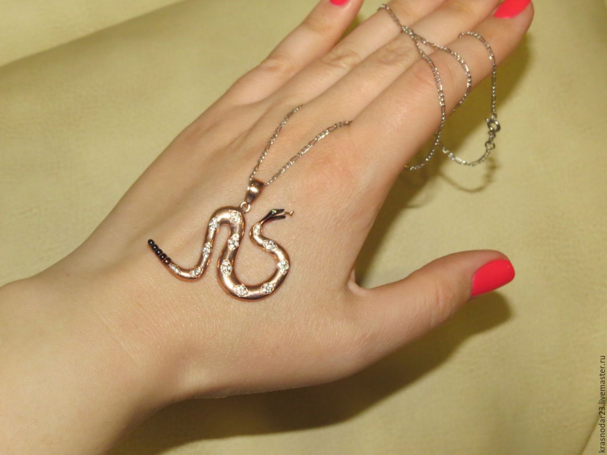 Кулон змейки