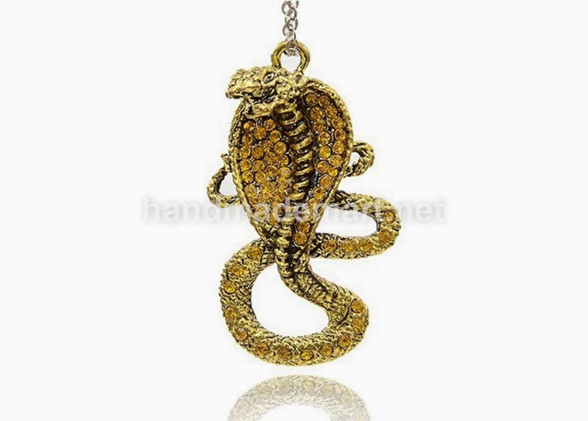 Кулон голова кобры золото