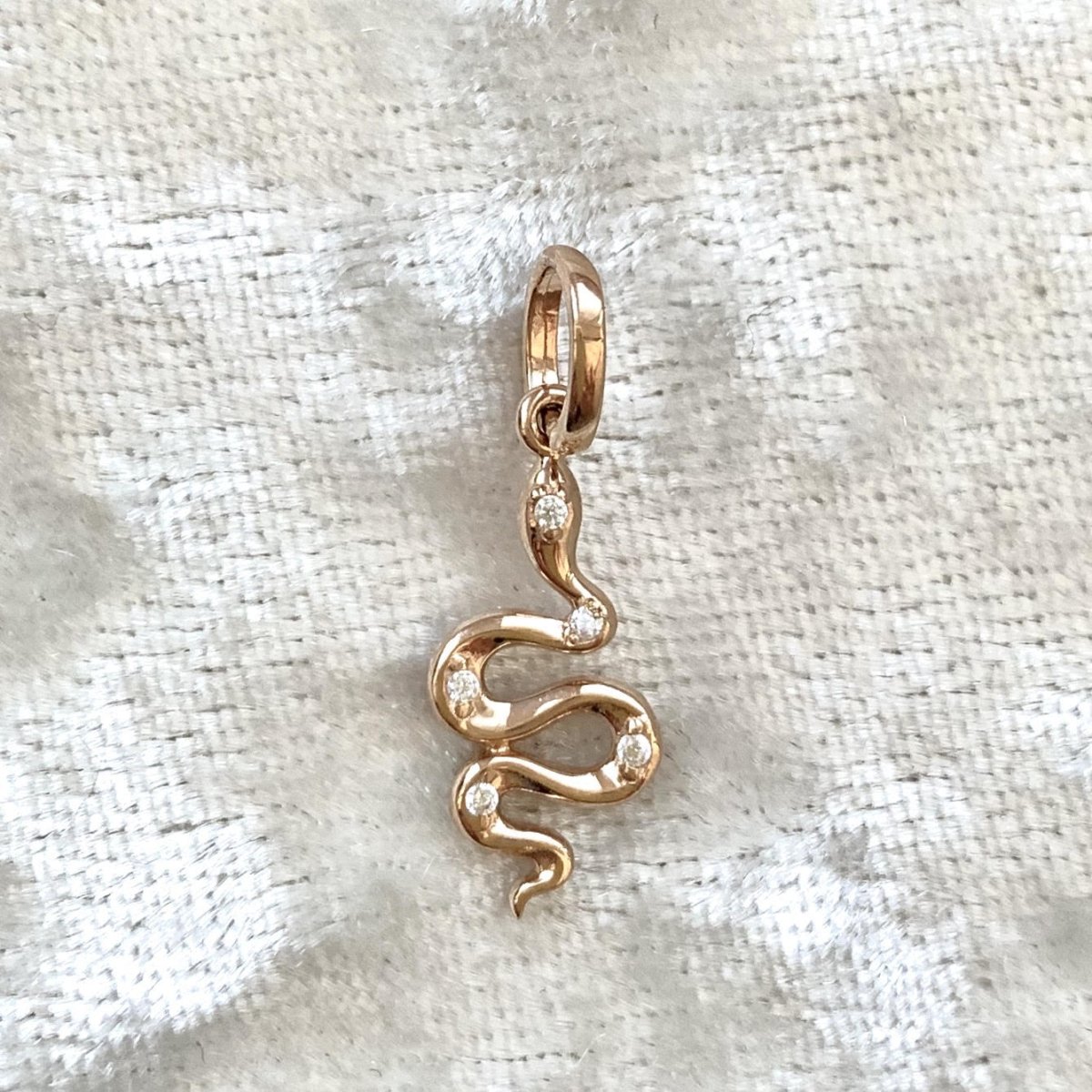 Золотой кулон змейка фото