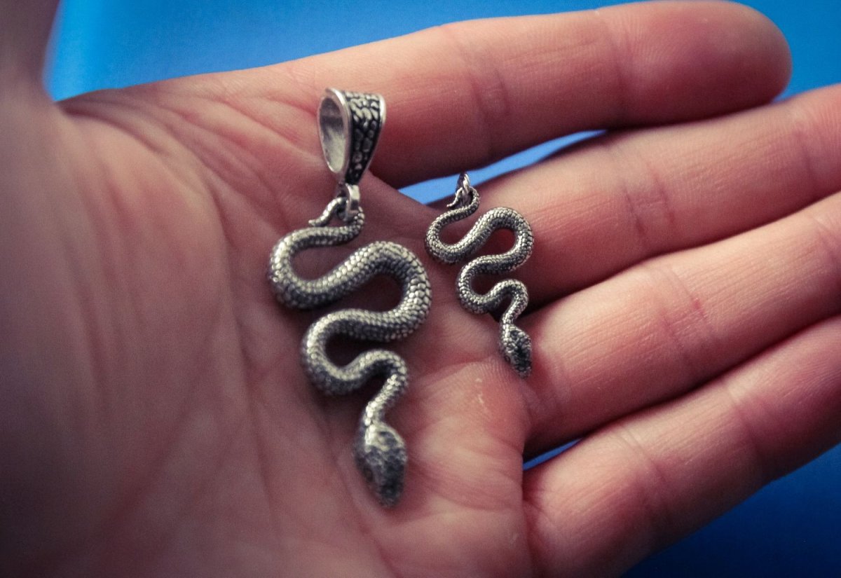Кулон змейки