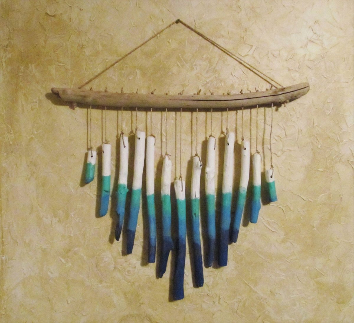 Из сухих веток декор на дачу