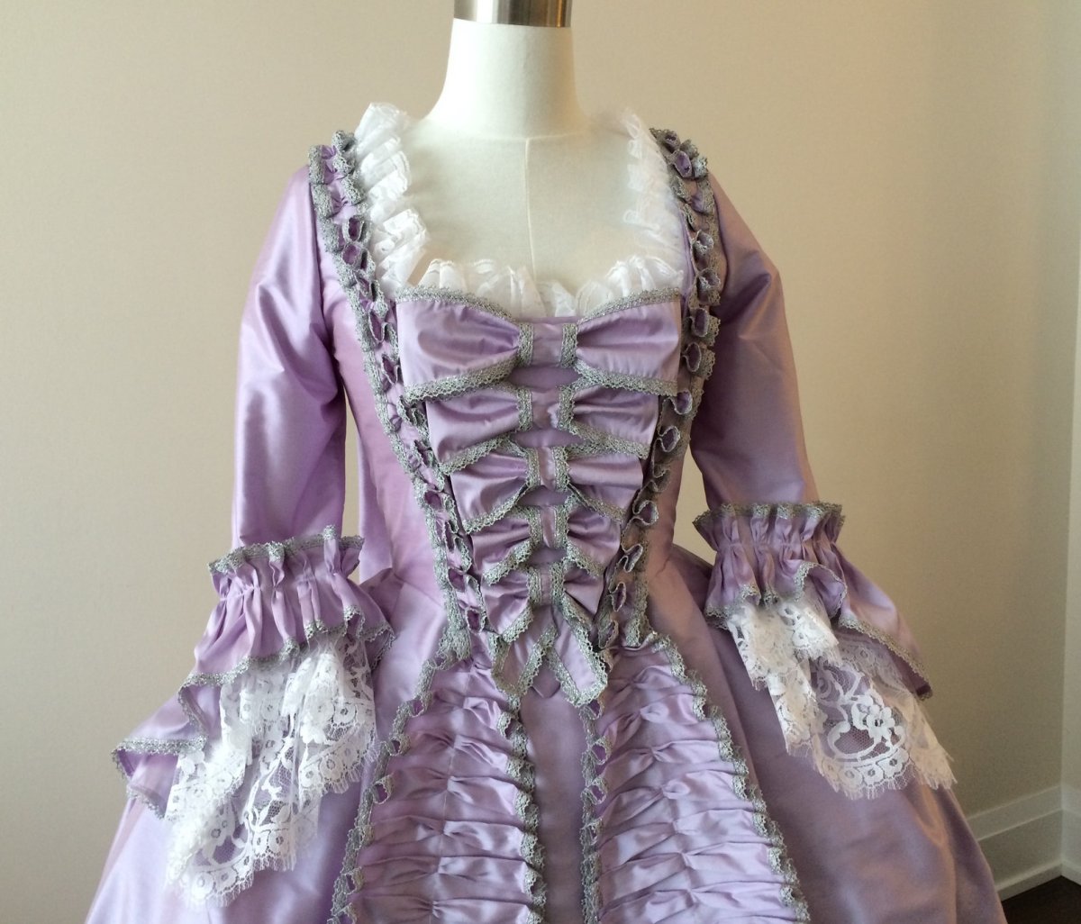 Винтажное платье с корсетом