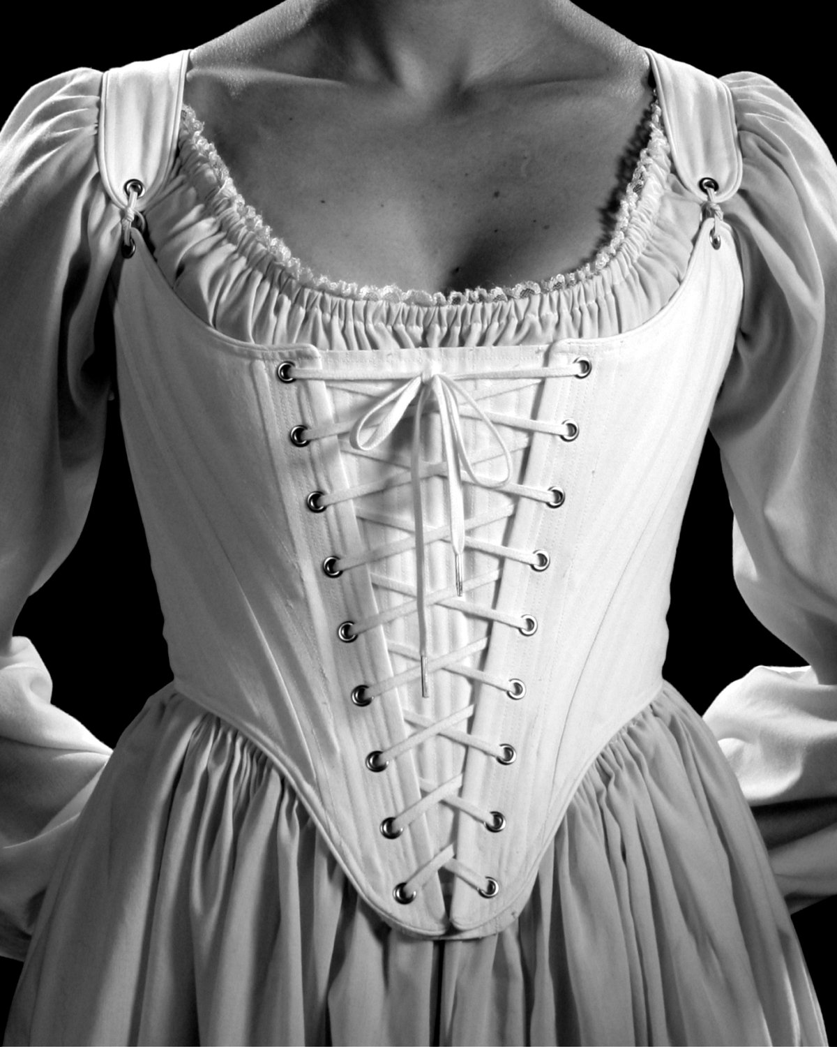 Девушка в корсете со спины