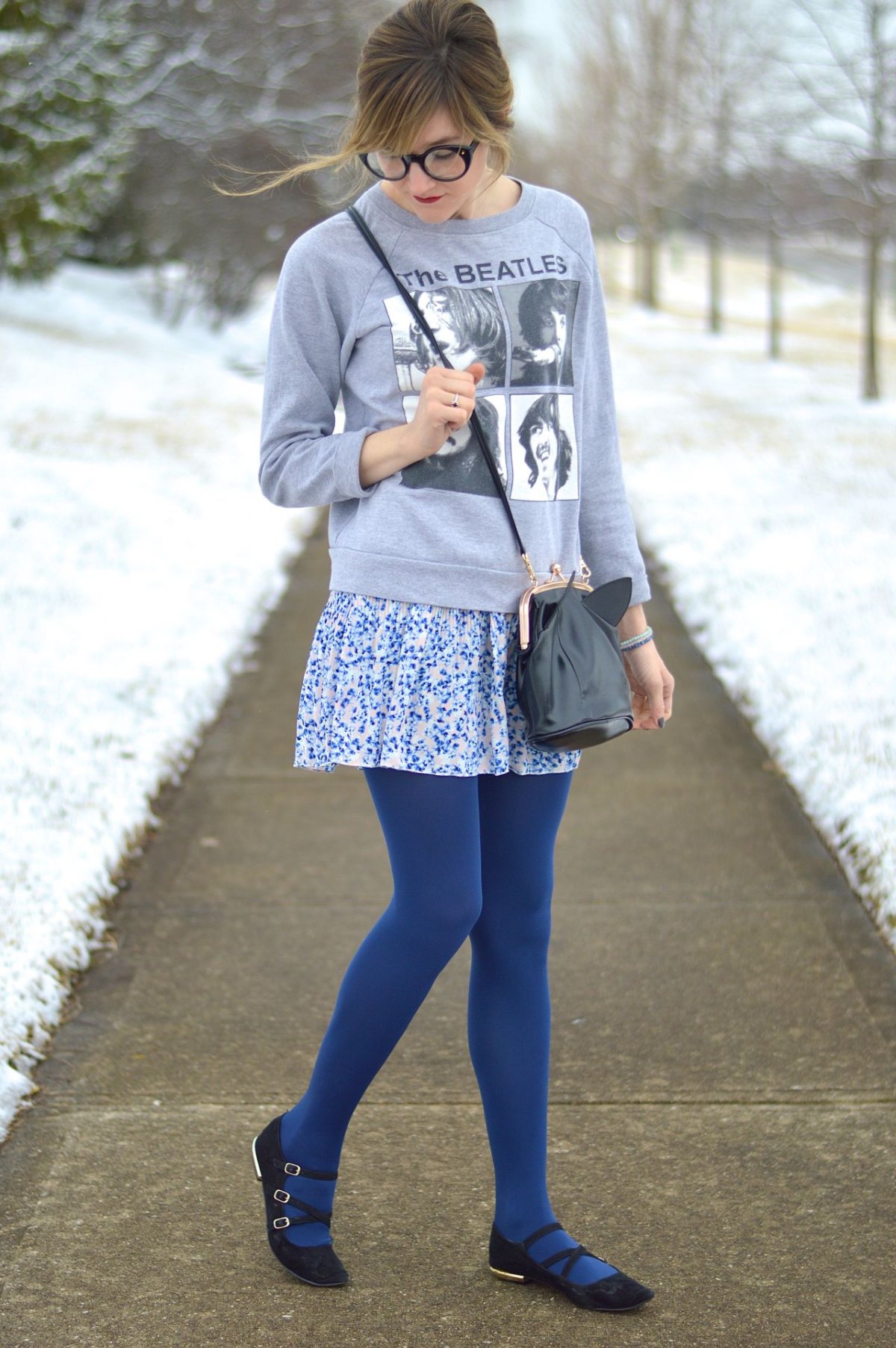 Образ с синими колготками