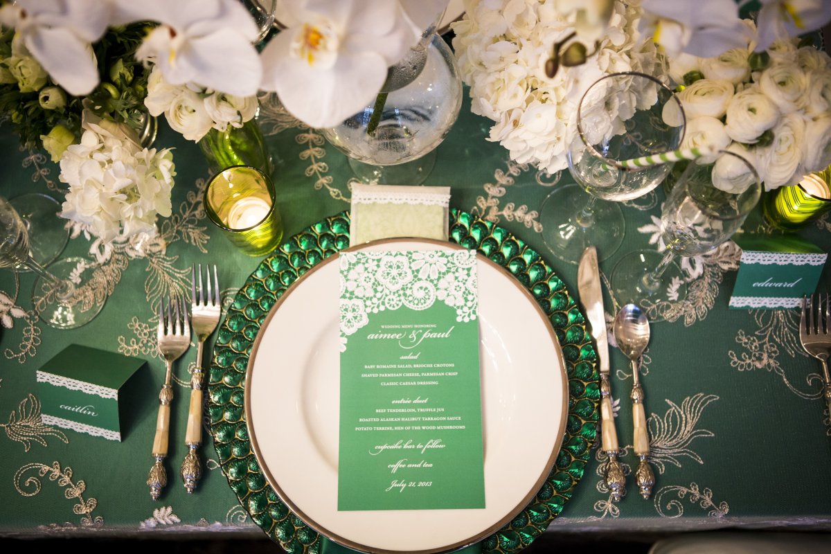 Свадебныйстол в Изумружных тонах