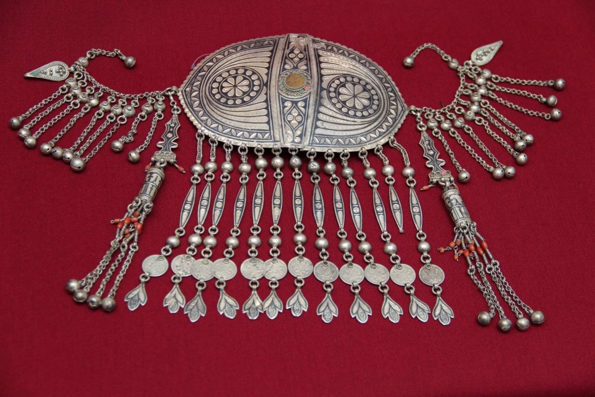 Национальные украшения