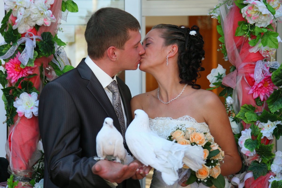 Фотосессия молодожены с друзьями