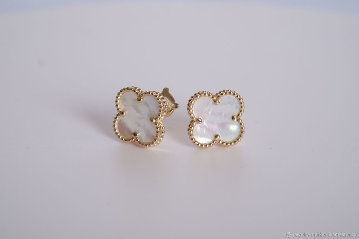 Ван Клиф серьги Клевер на ушах