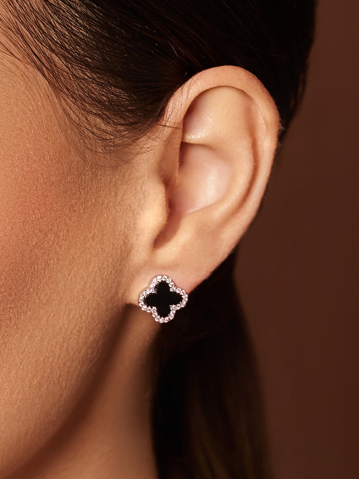 Ван Клиф серьги Клевер на ушах