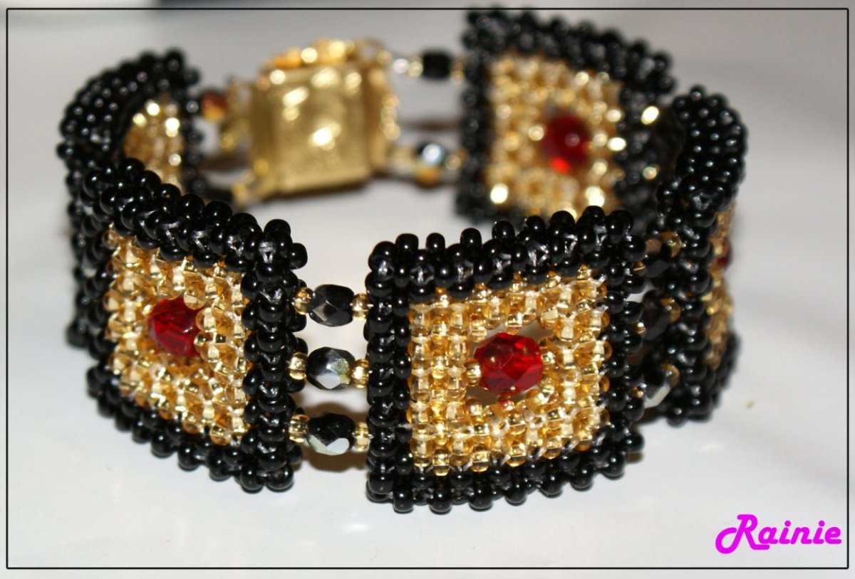 Браслет из бисера